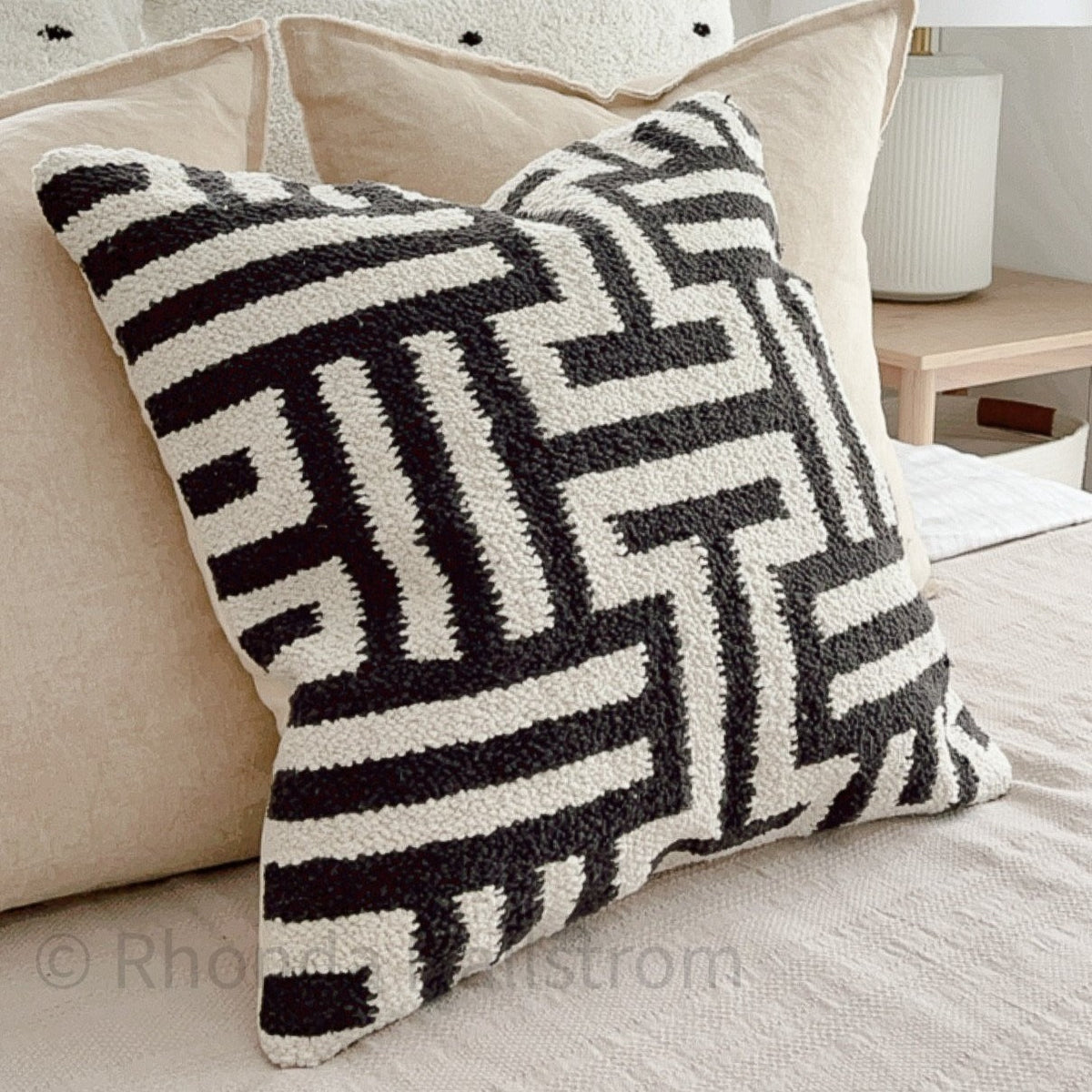 Chunky Black and White Geometric Pillow – Hallstrom Home