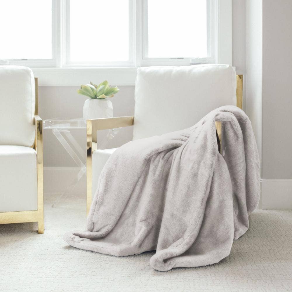 GRAND FAUX FUR THROW BLANKETS