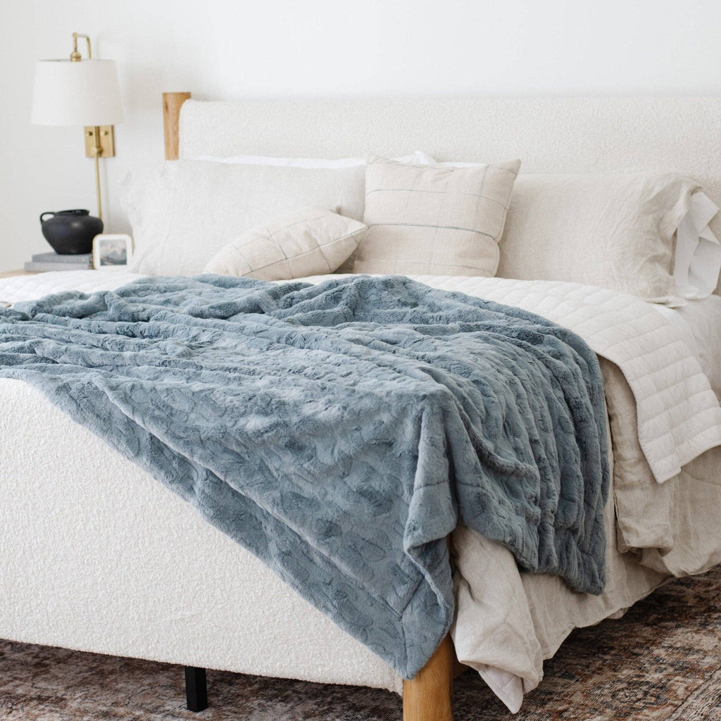 PATTERNED FAUX FUR XL THROW BLANKETS