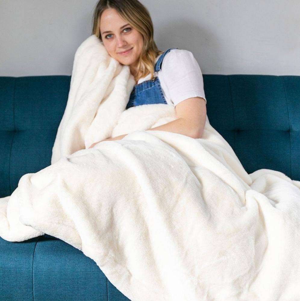 GRAND FAUX FUR THROW BLANKETS