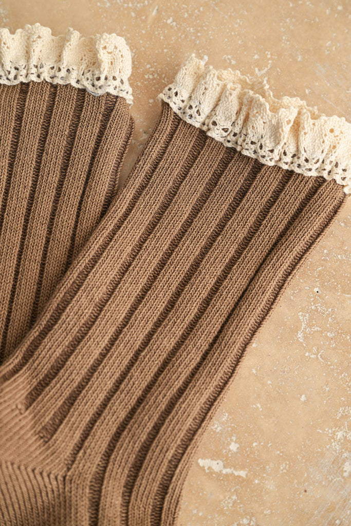 MOCHA DYE & WASH CROCHET TRIM SOCKS