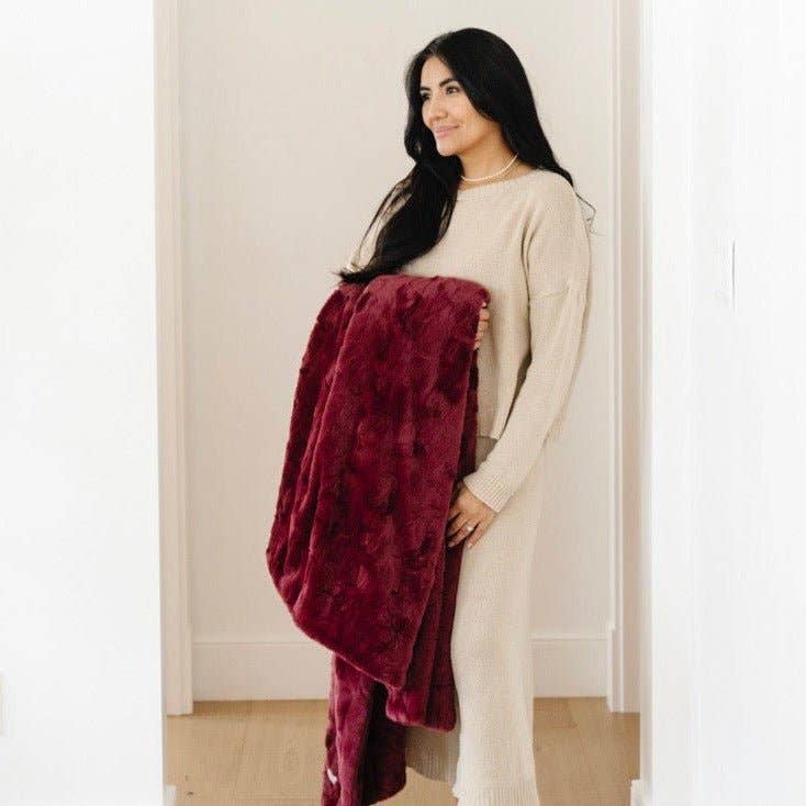 PATTERNED FAUX FUR THROW BLANKETS