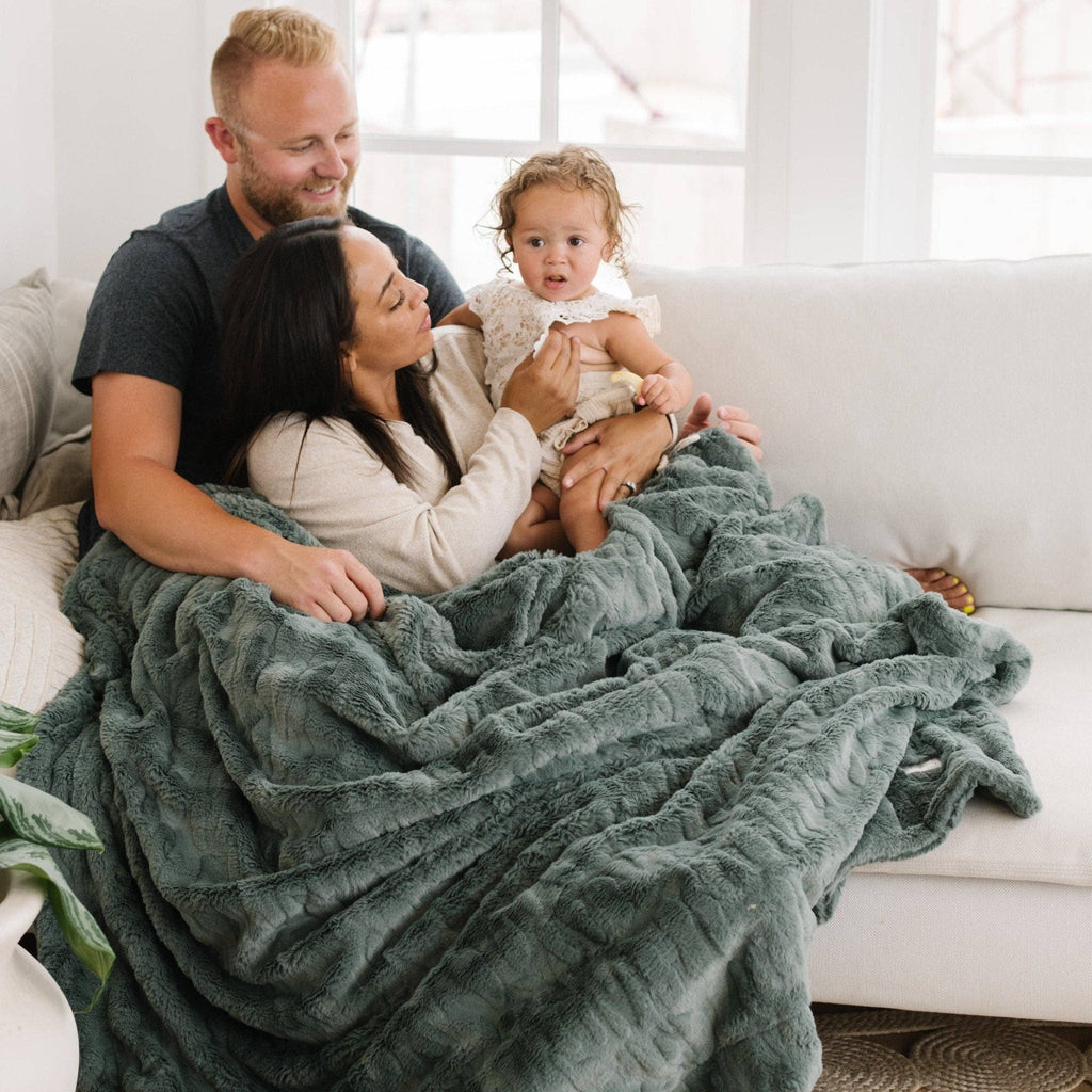 PATTERNED FAUX FUR XL THROW BLANKETS