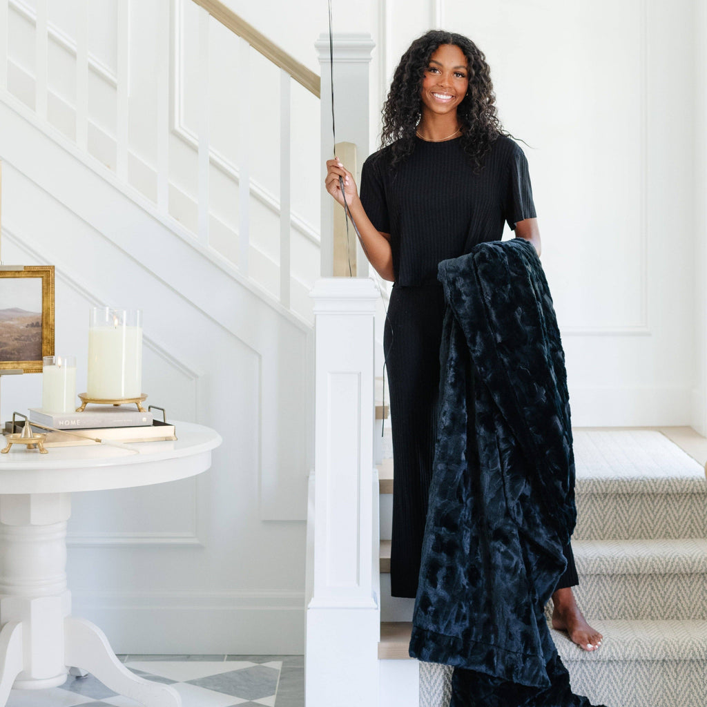 PATTERNED FAUX FUR THROW BLANKETS