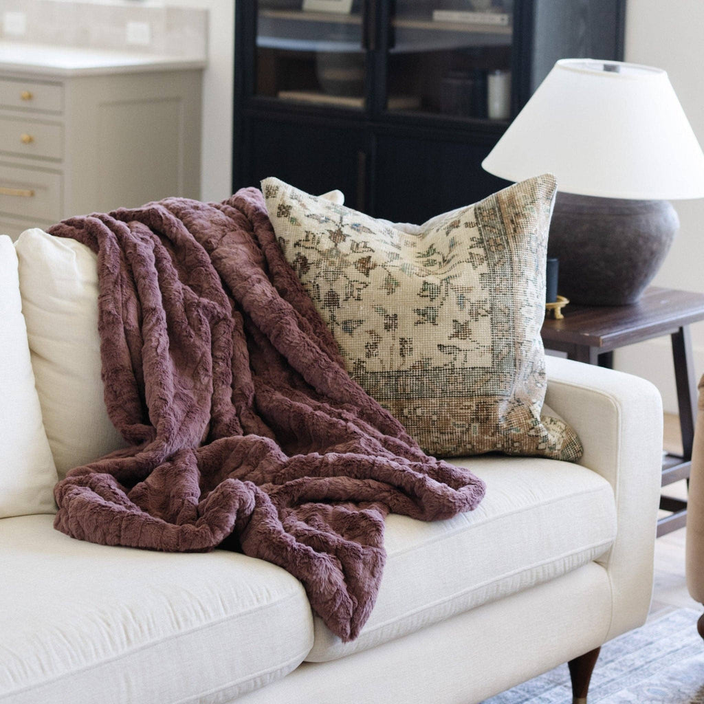 PATTERNED FAUX FUR THROW BLANKETS