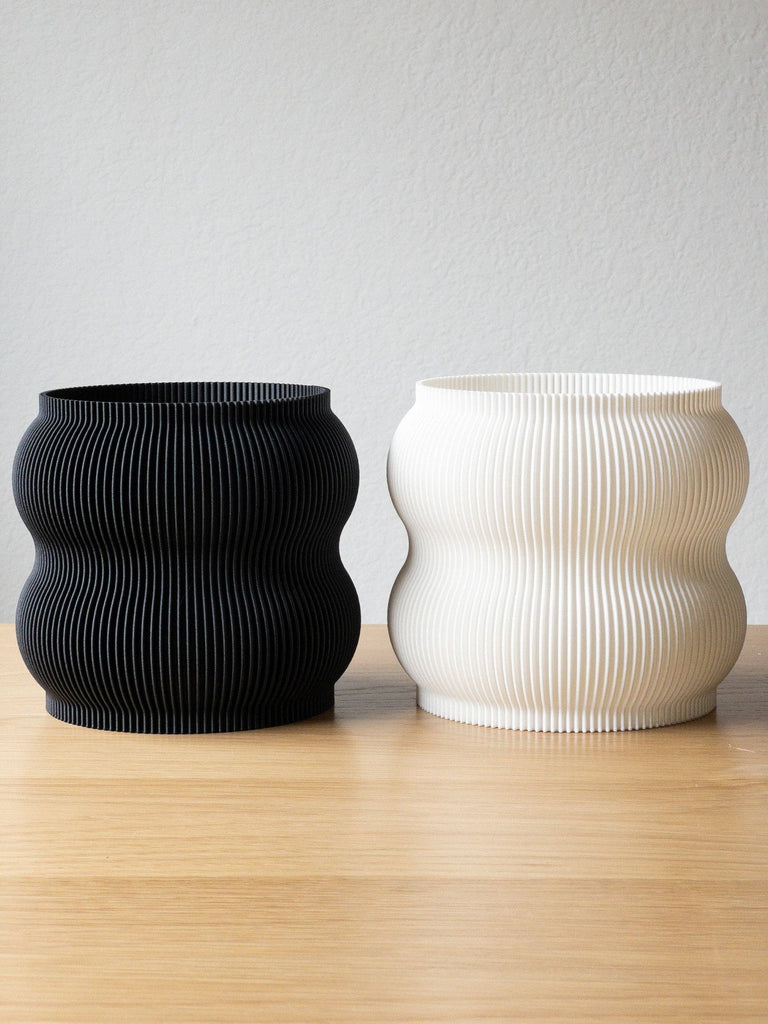 Lightweight Ribbed Planter Pot | Black | 4" 6” With Drip Tray