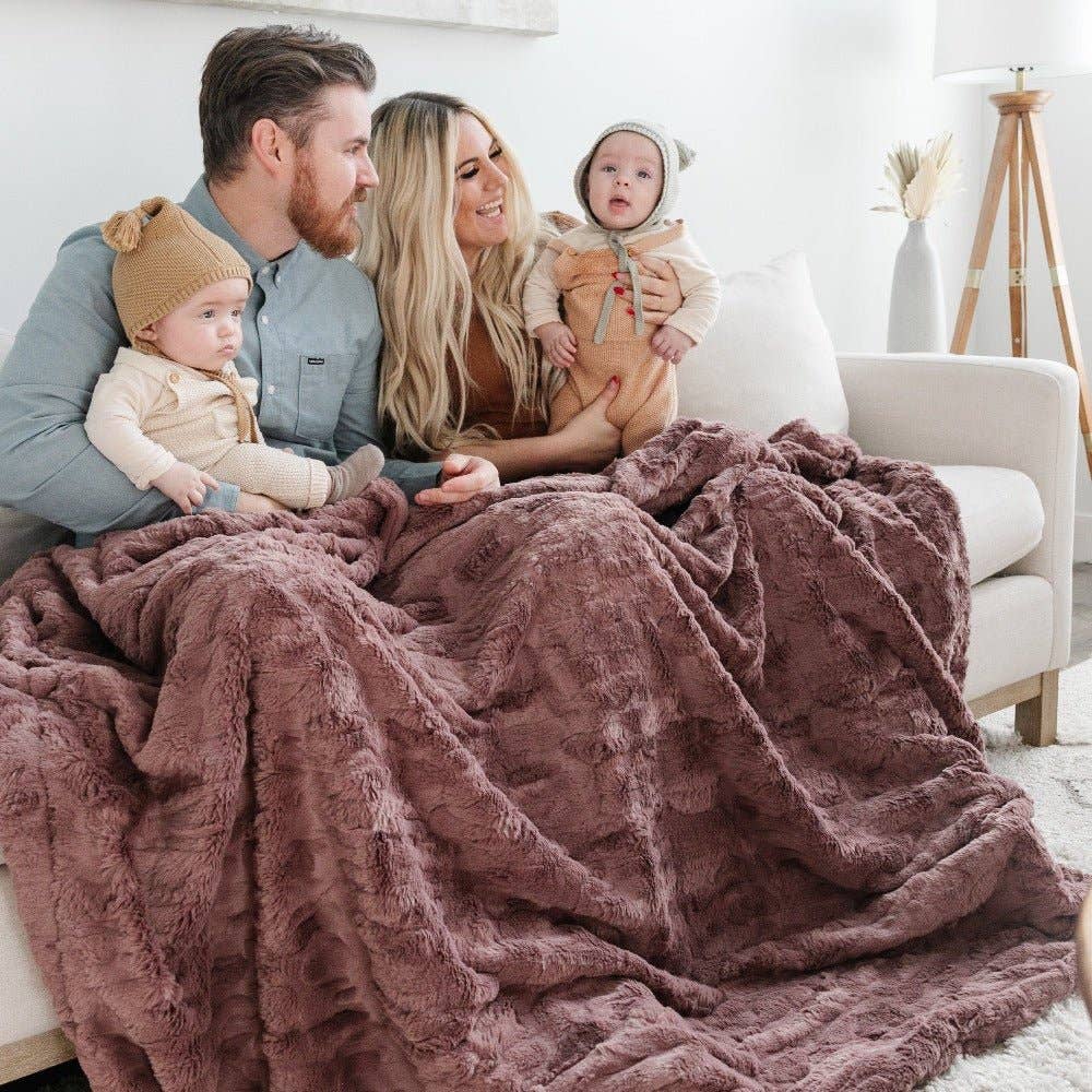 PATTERNED FAUX FUR XL THROW BLANKETS