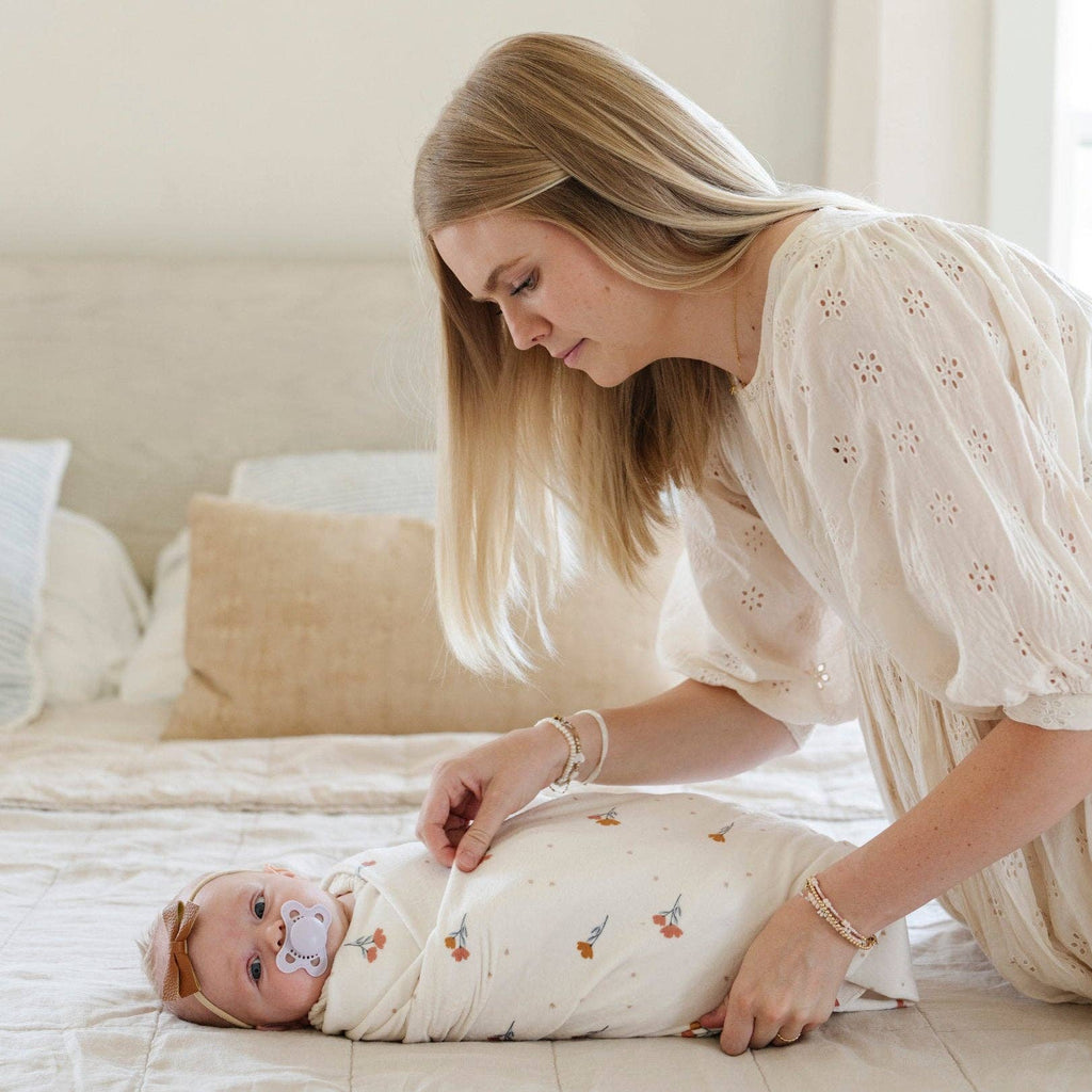 GINGHAM MINKY STRETCH LUXE SWADDLE/BLANKET: Gingham