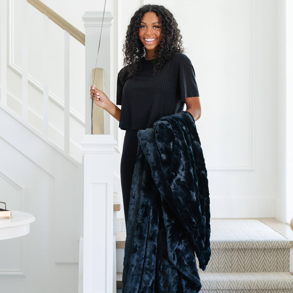 PATTERNED FAUX FUR THROW BLANKETS