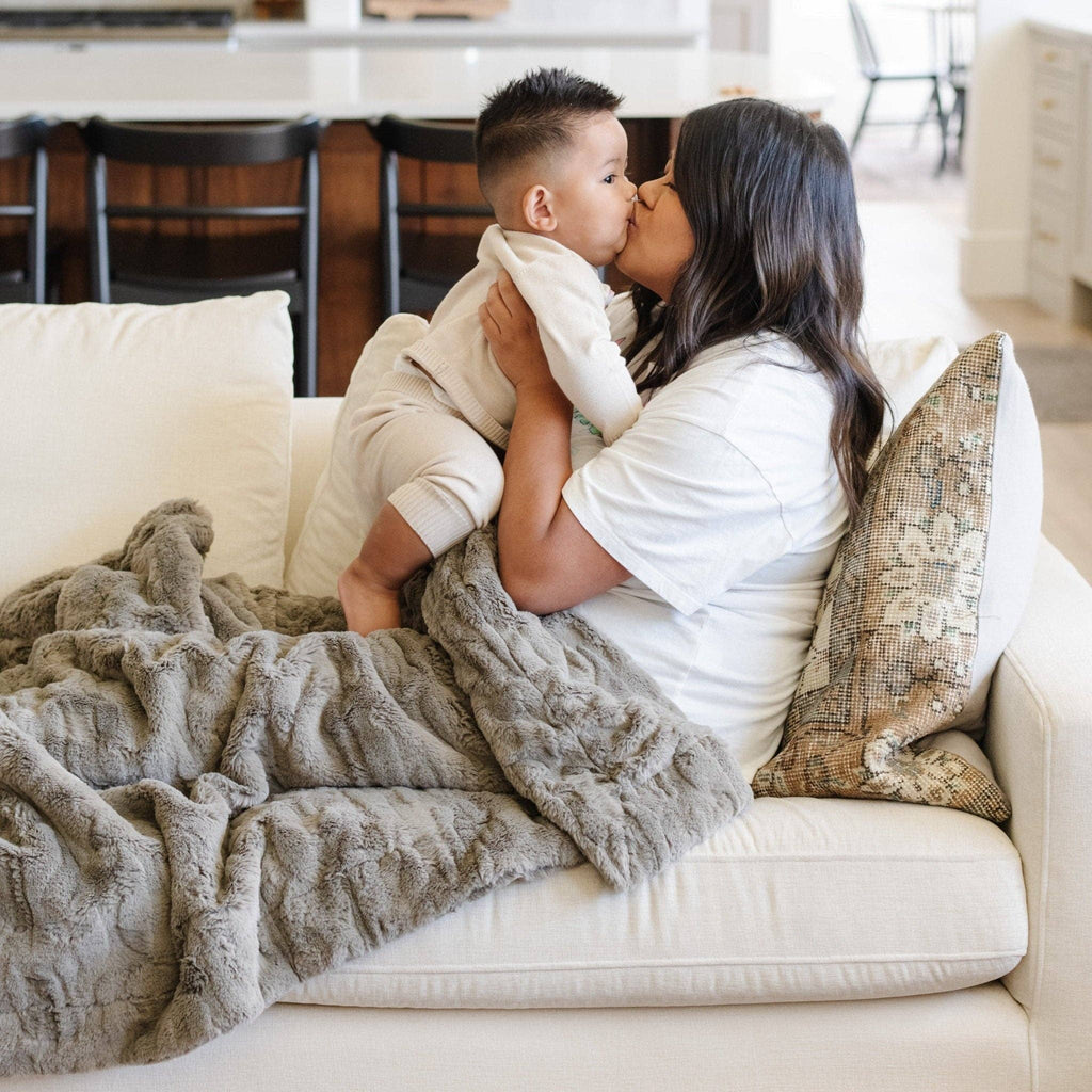 PATTERNED FAUX FUR THROW BLANKETS