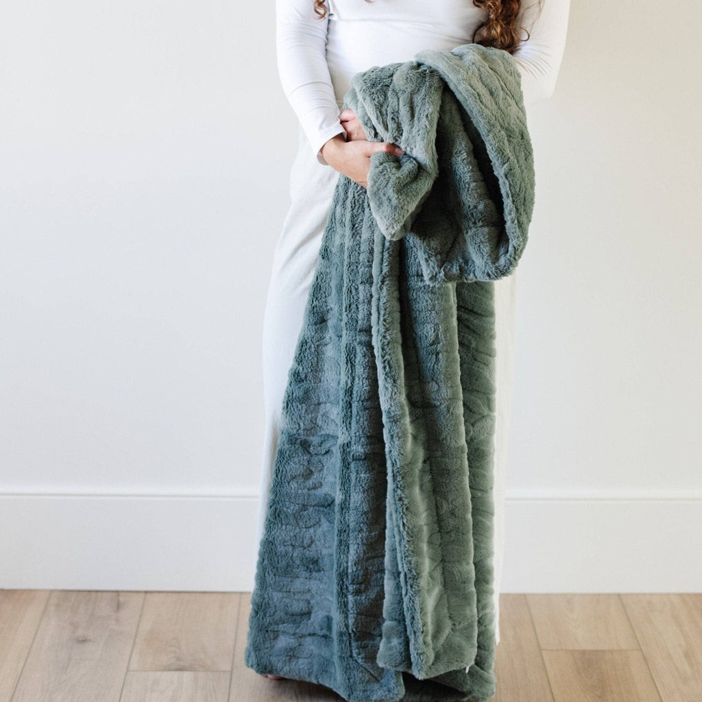 PATTERNED FAUX FUR THROW BLANKETS