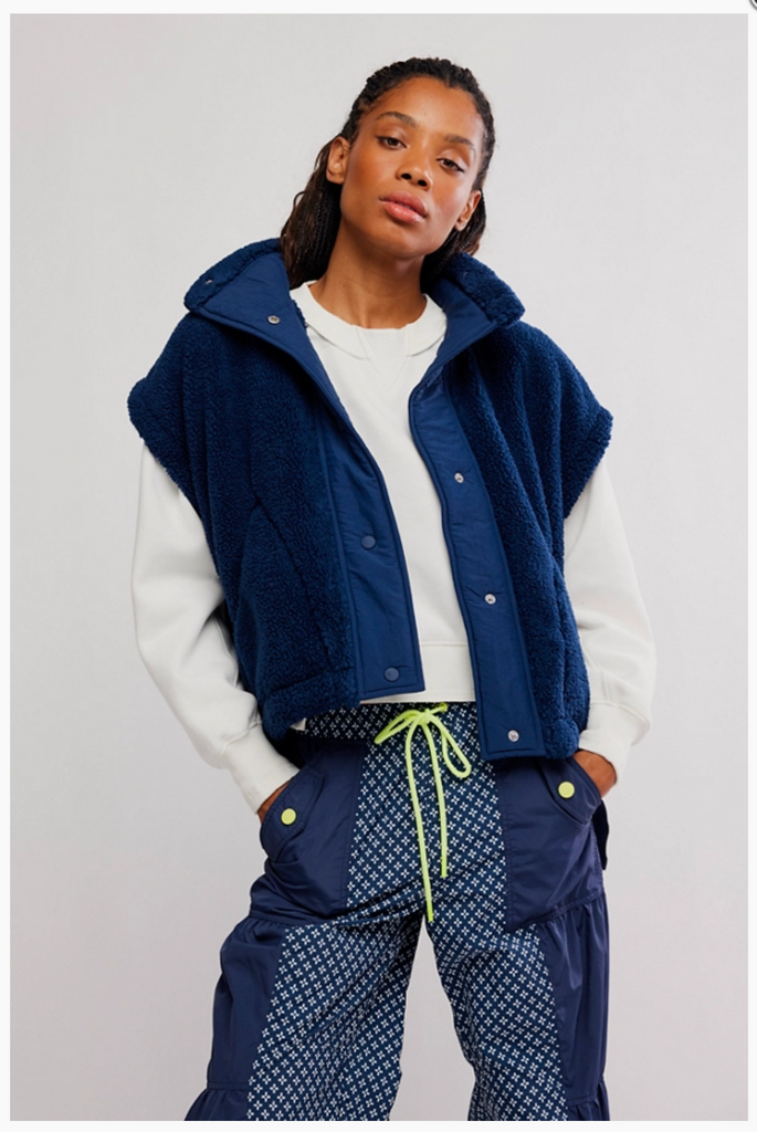 SCOUT IT OUT VEST / NAVY