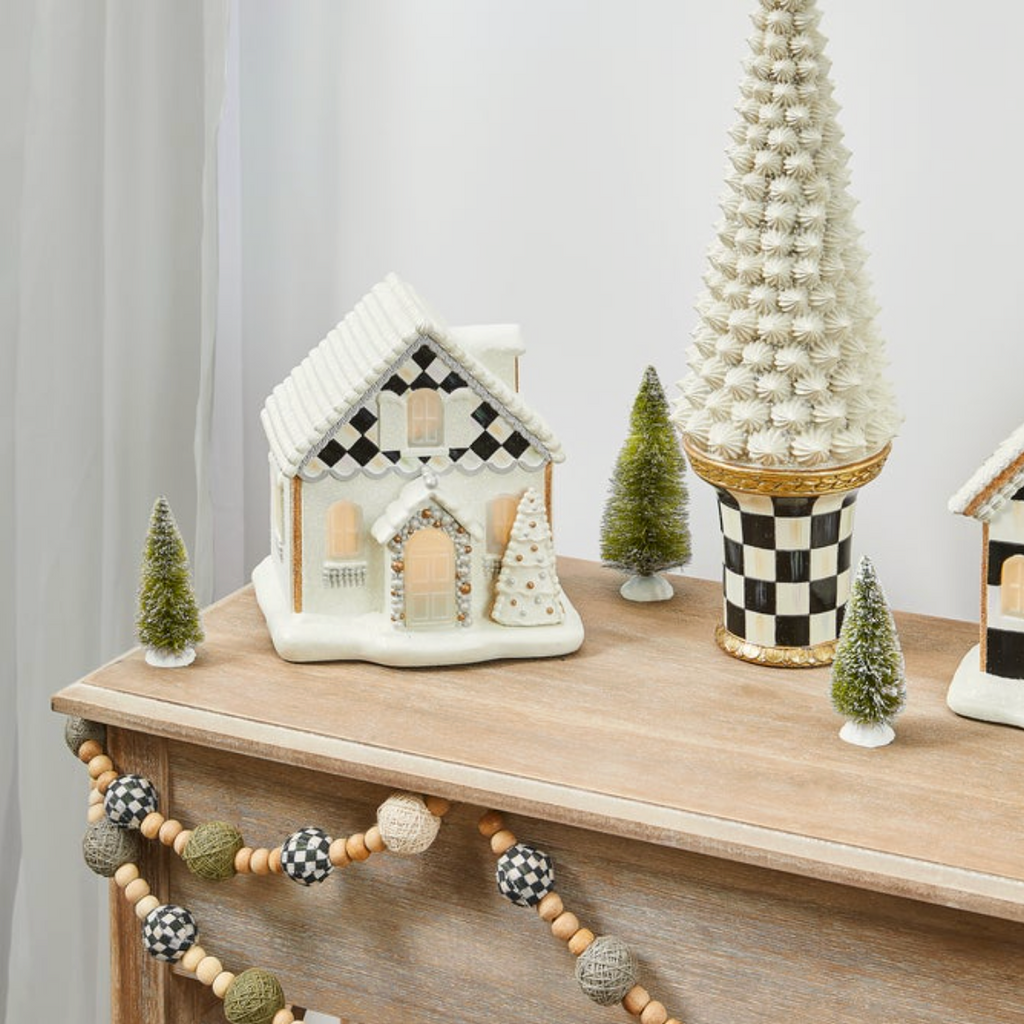 Gingerbread Illuminated Cottage