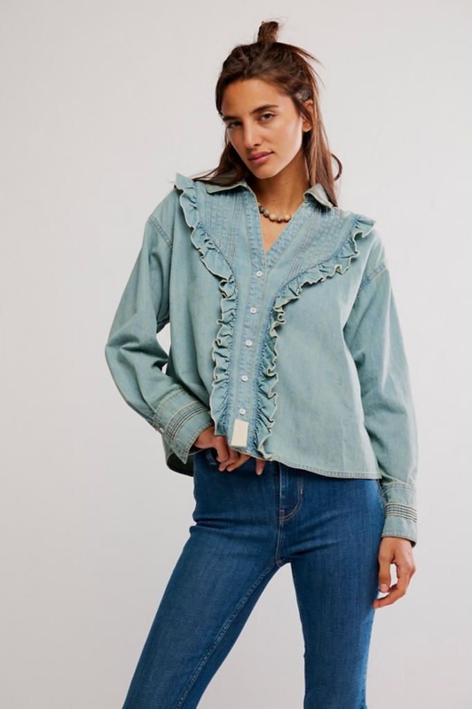 TATTERED AND RUFFLED TOP / VINTAGE TINT WASH