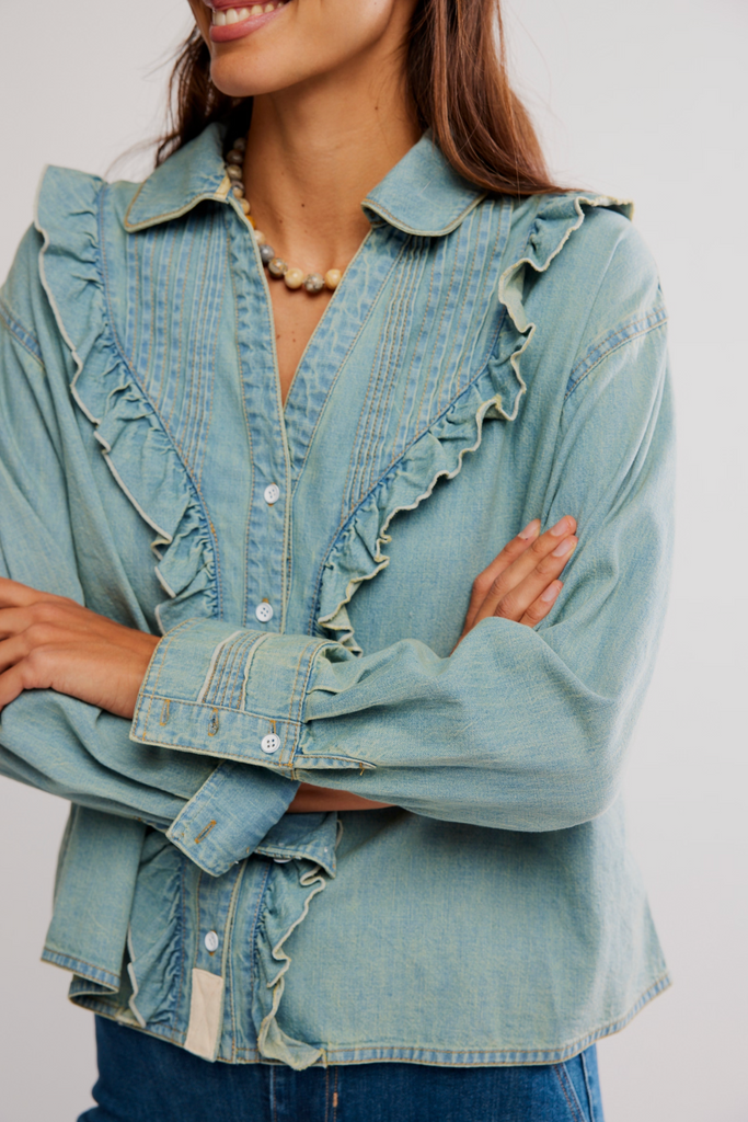 TATTERED AND RUFFLED TOP / VINTAGE TINT WASH