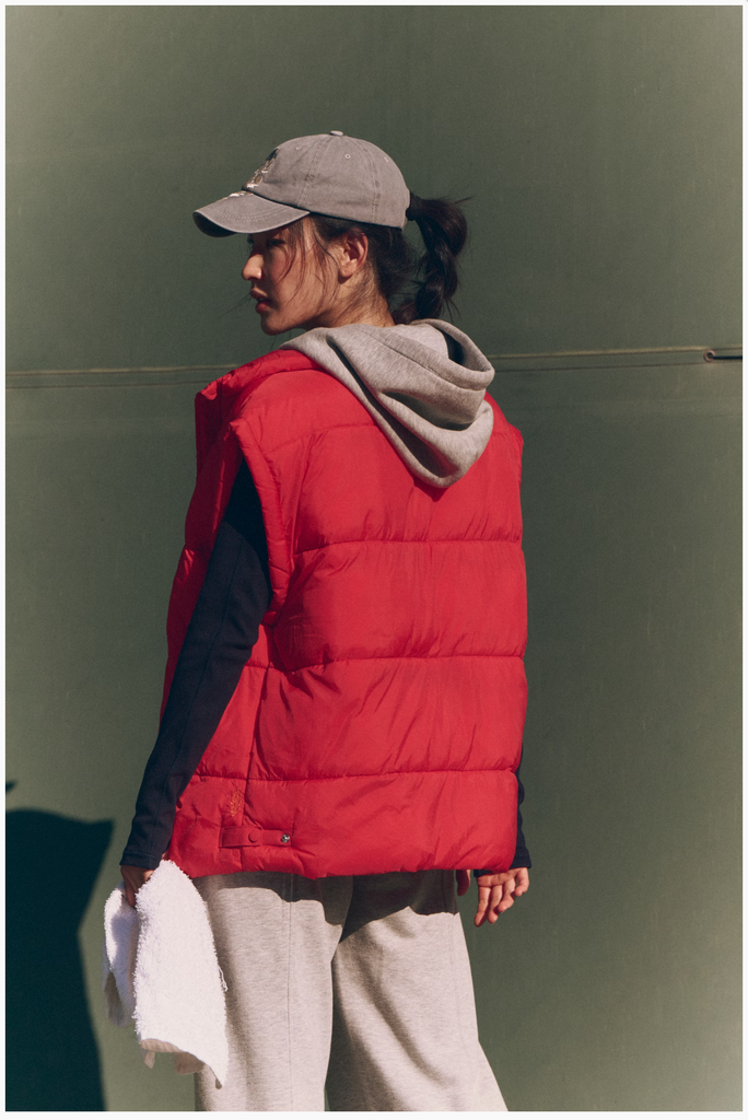 IN A BUBBLE PUFFER VEST / WINTERBERRY