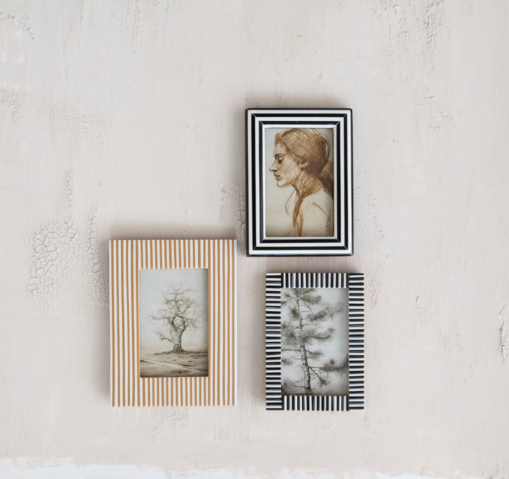 Striped Photo Frame, Black & White (Holds 4" x 6" Photo)