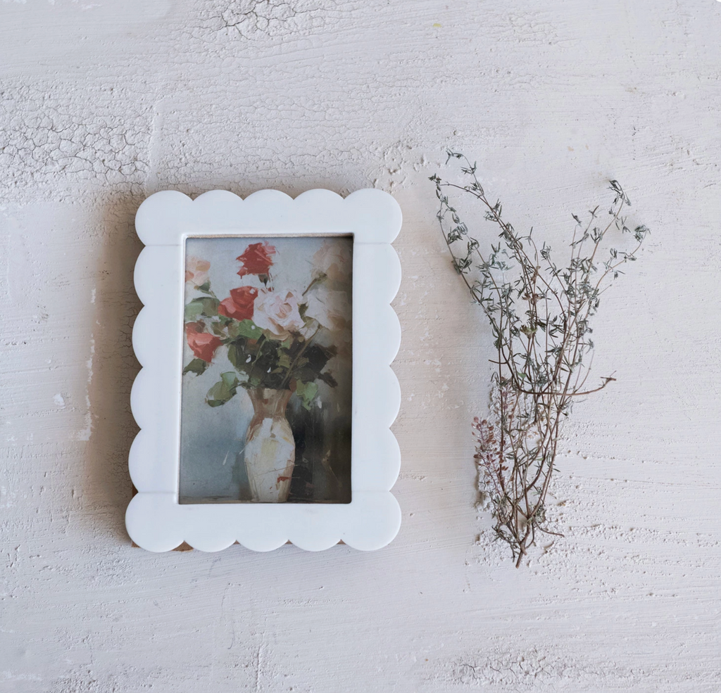 Resin & MDF Scalloped Photo Frame, White (Holds 4" x 6" Photo)