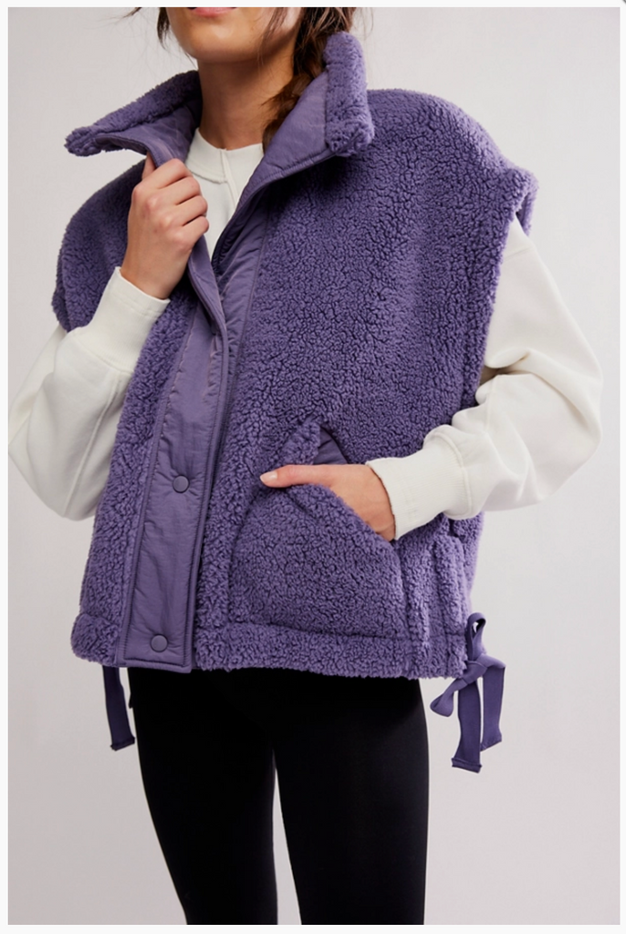 SCOUT IT OUT VEST / GRAPHITE