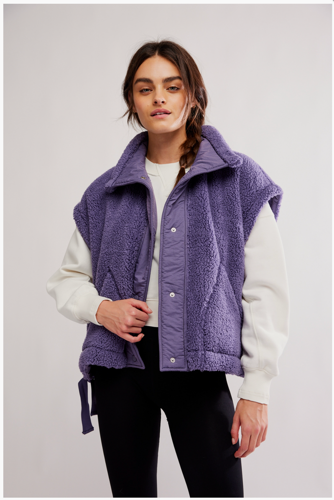 SCOUT IT OUT VEST / GRAPHITE