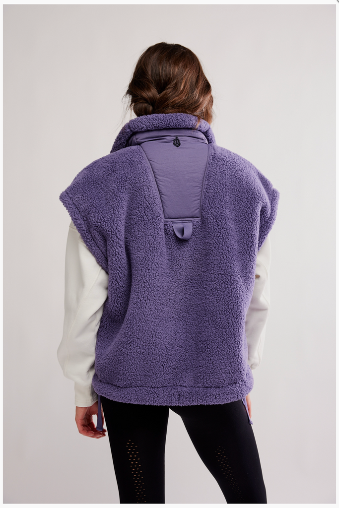 SCOUT IT OUT VEST / GRAPHITE