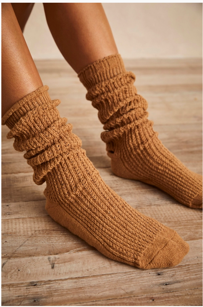 STAPLE SLOUCH SOCKS / CAMEL