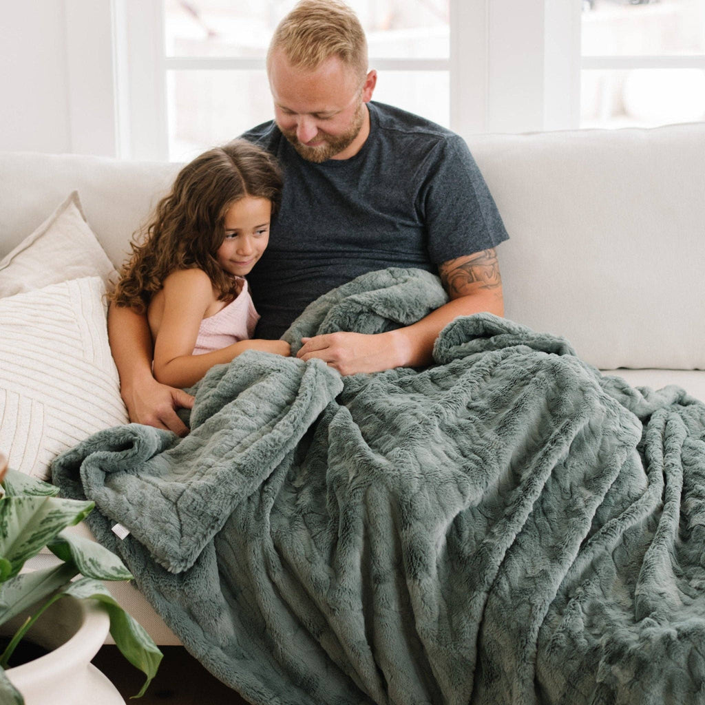 PATTERNED FAUX FUR THROW BLANKETS