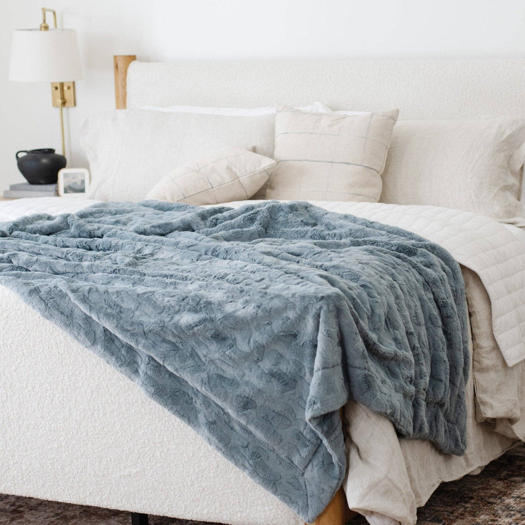 PATTERNED FAUX FUR THROW BLANKETS