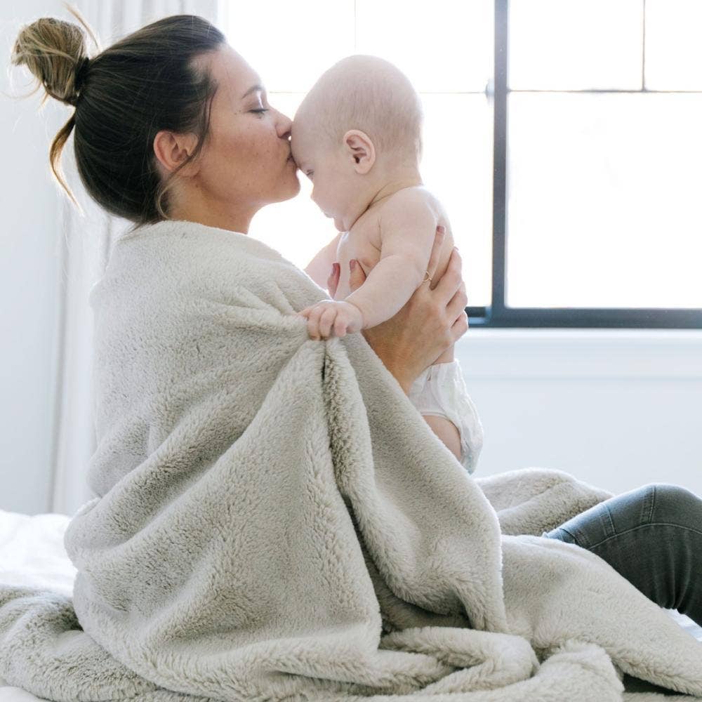 GRAND FAUX FUR THROW BLANKETS