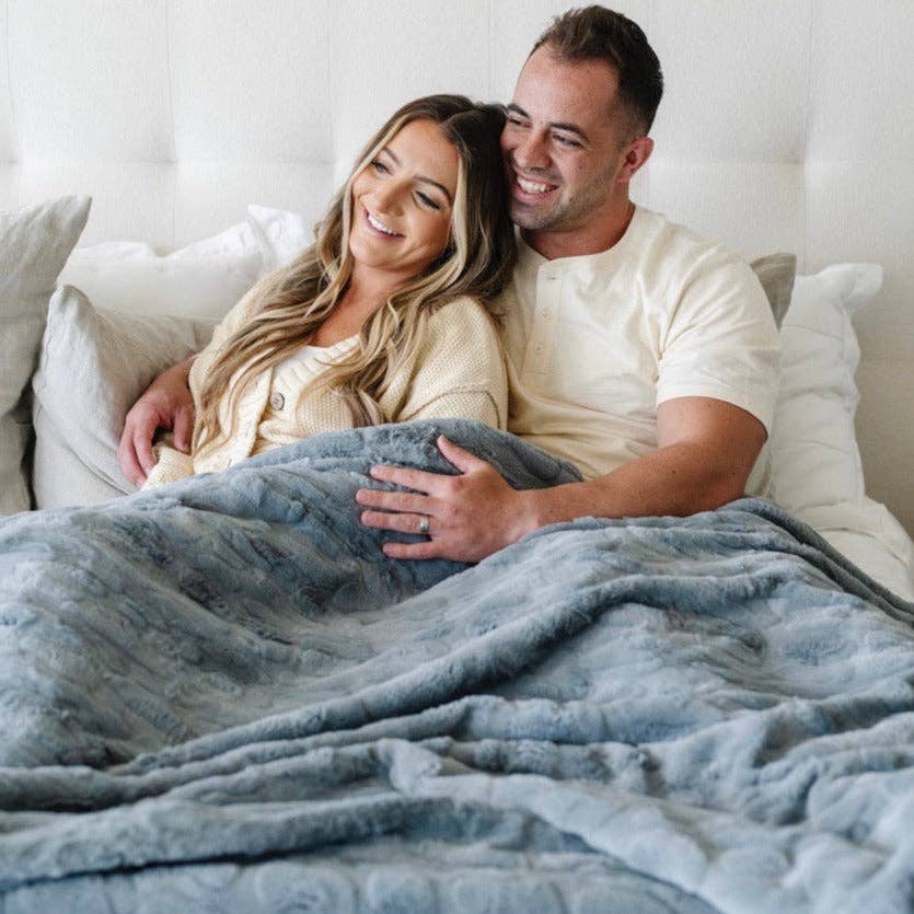 PATTERNED FAUX FUR THROW BLANKETS