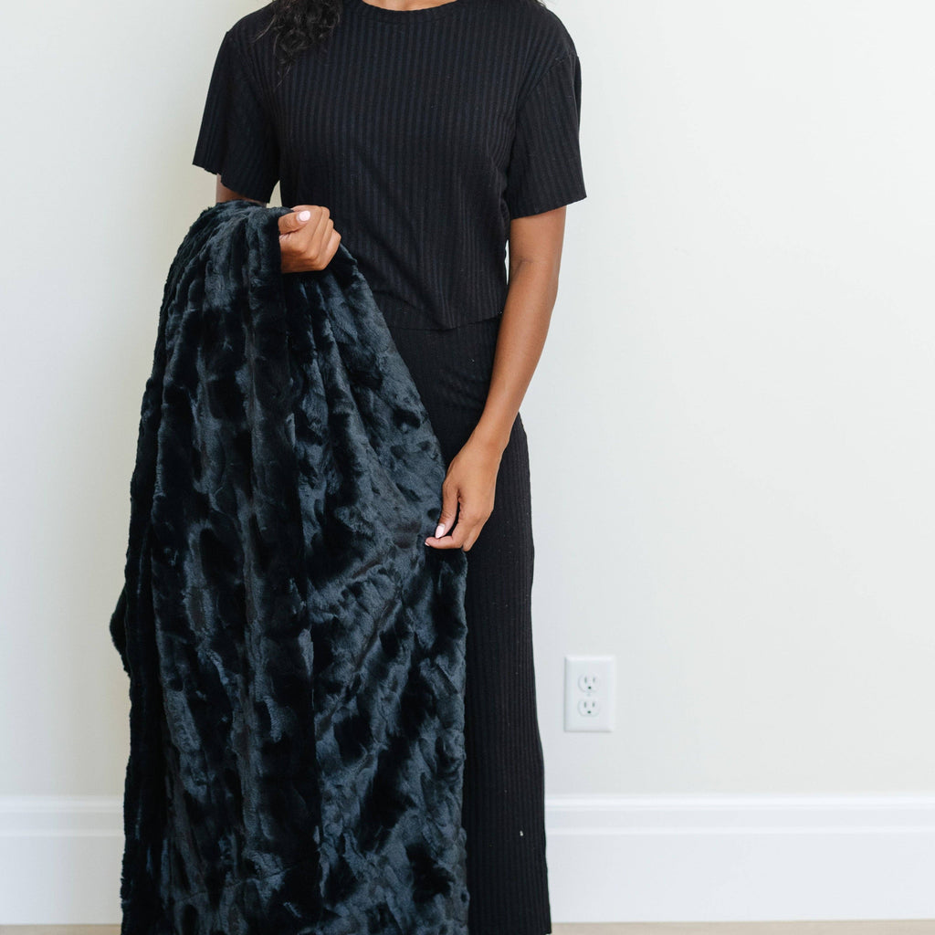 PATTERNED FAUX FUR THROW BLANKETS