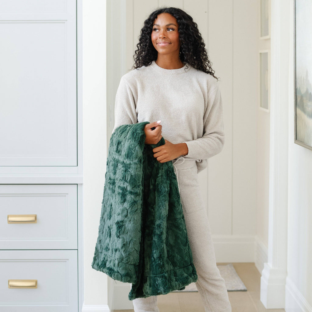 PATTERNED FAUX FUR THROW BLANKETS