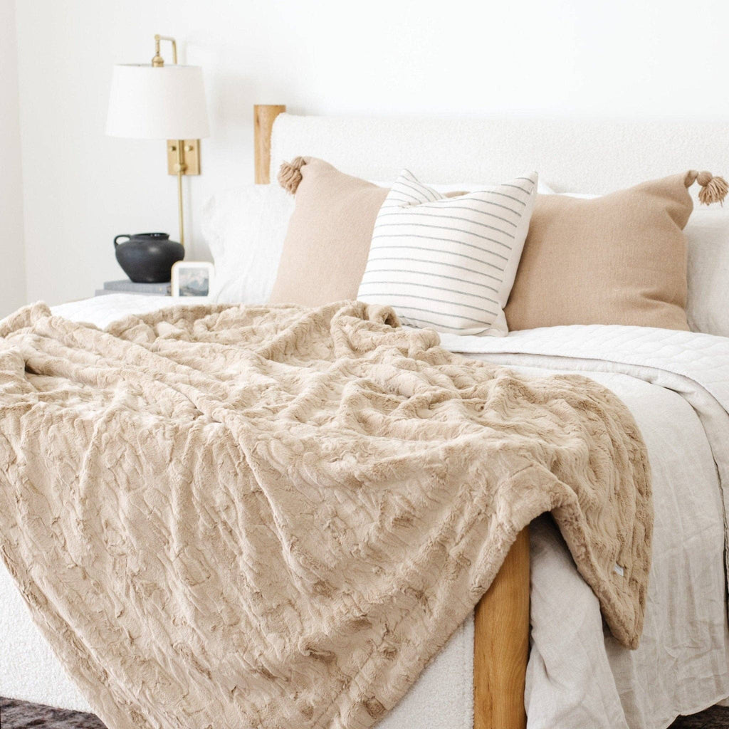 PATTERNED FAUX FUR THROW BLANKETS
