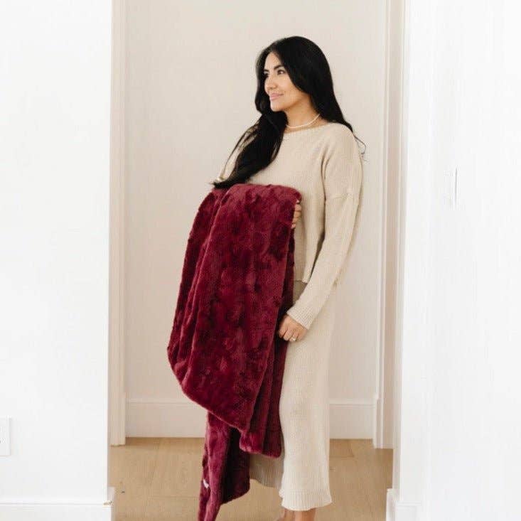 PATTERNED FAUX FUR THROW BLANKETS