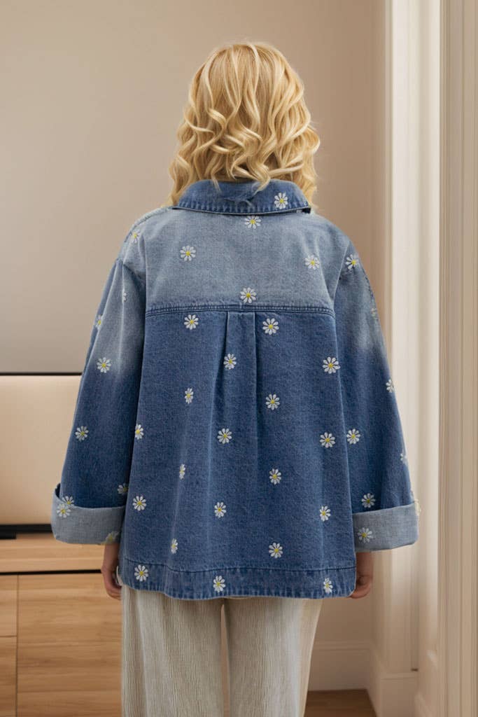 DAISEY EMBROIDERED POCKET WIDE SLEEVE DENIM JACKET: S/M / Light Denim