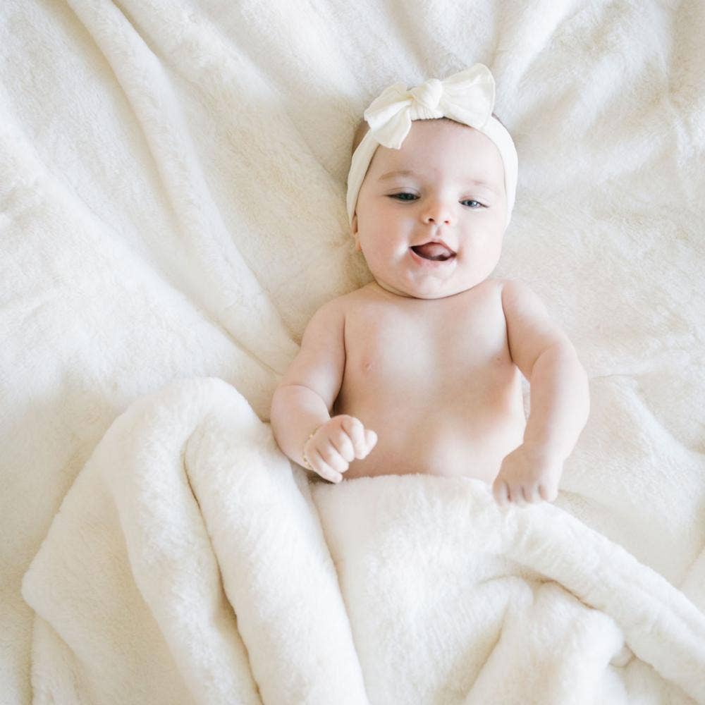 GRAND FAUX FUR THROW BLANKETS